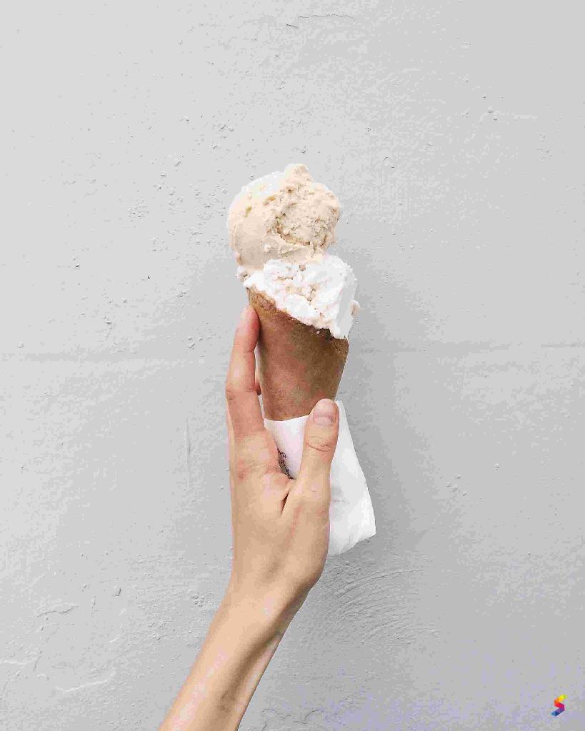 Define Scoop, Scoop Meaning, Scoop Examples, Scoop Synonyms, Scoop