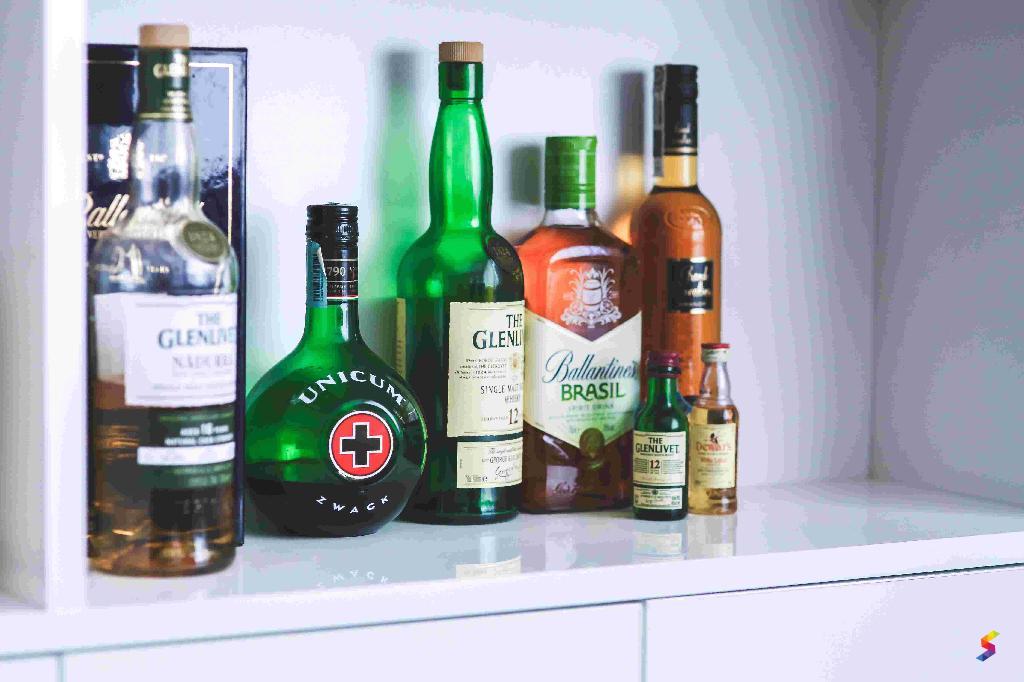 Define Whiskey, Whiskey Meaning, Whiskey Examples, Whiskey Synonyms