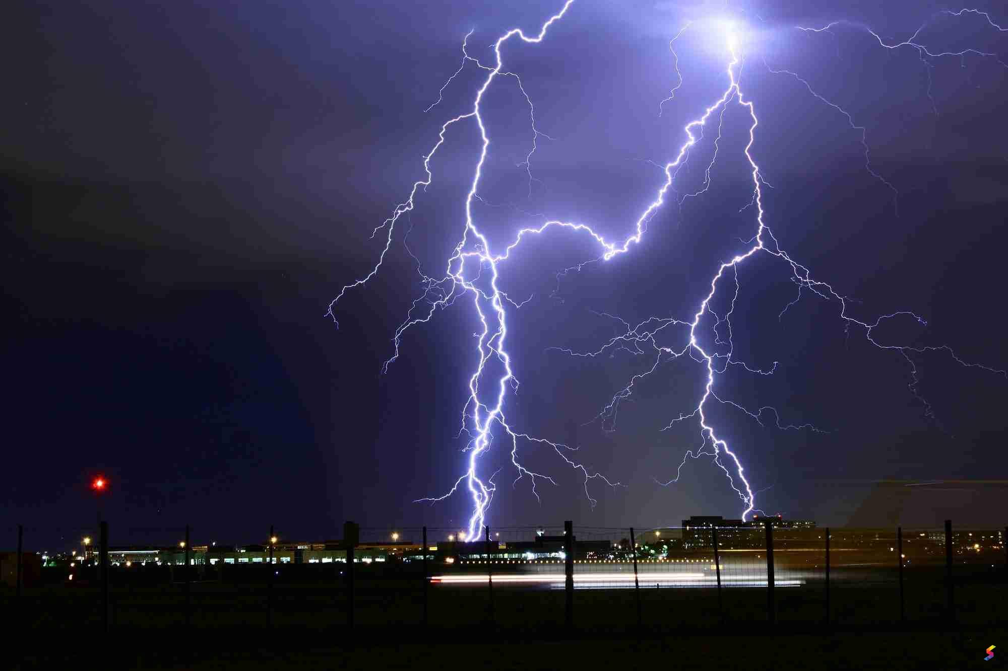 Define Lightning, Lightning Meaning, Lightning Examples, Lightning Synonyms, Lightning Images